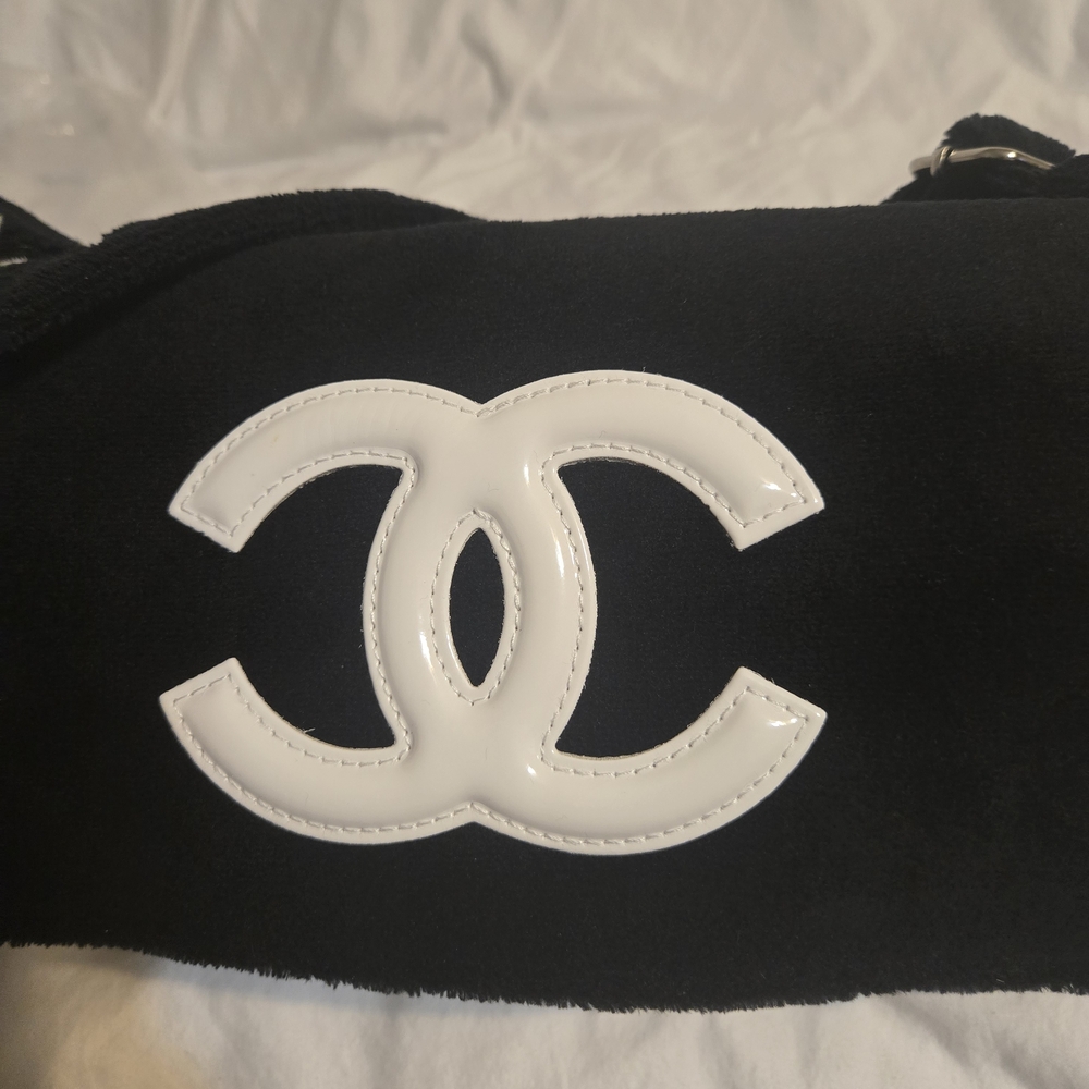 Luxury Black and White Crossbody Or Bum Bag Promotional CC Logo Chanel - Picture 2 of 7